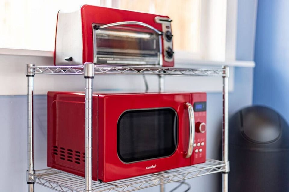 Microwave oven and toaster