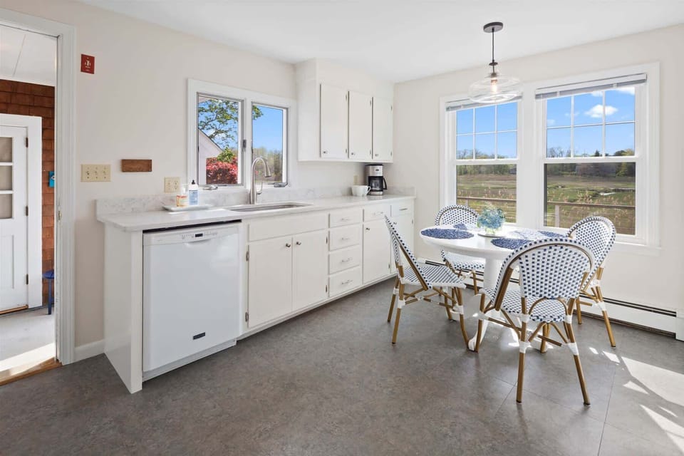 Beautiful renovated kitchen with quartz countertops 