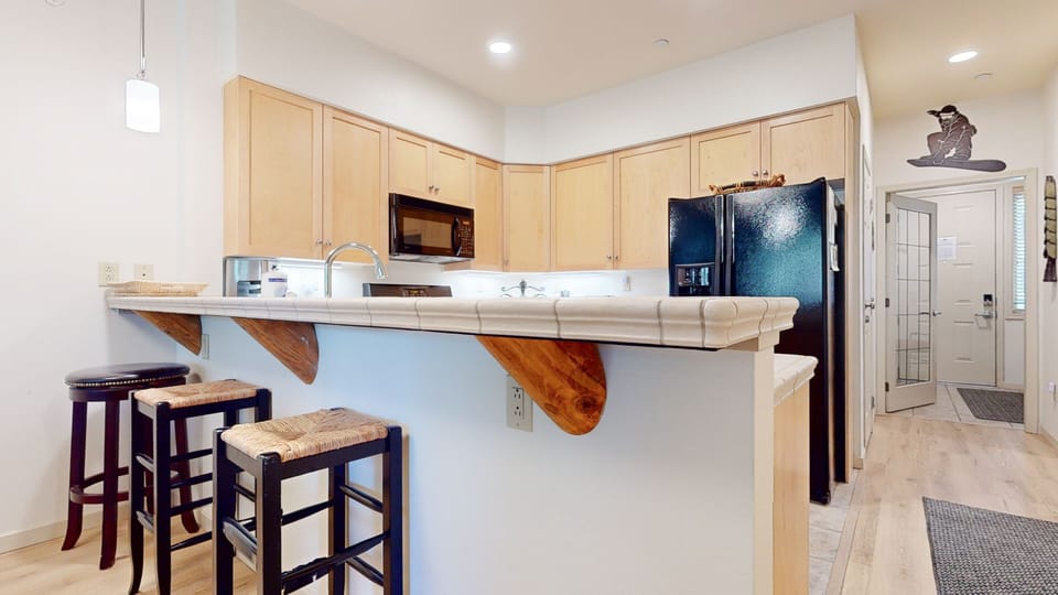 Indoors, Furniture, Kitchen, Microwave, Oven