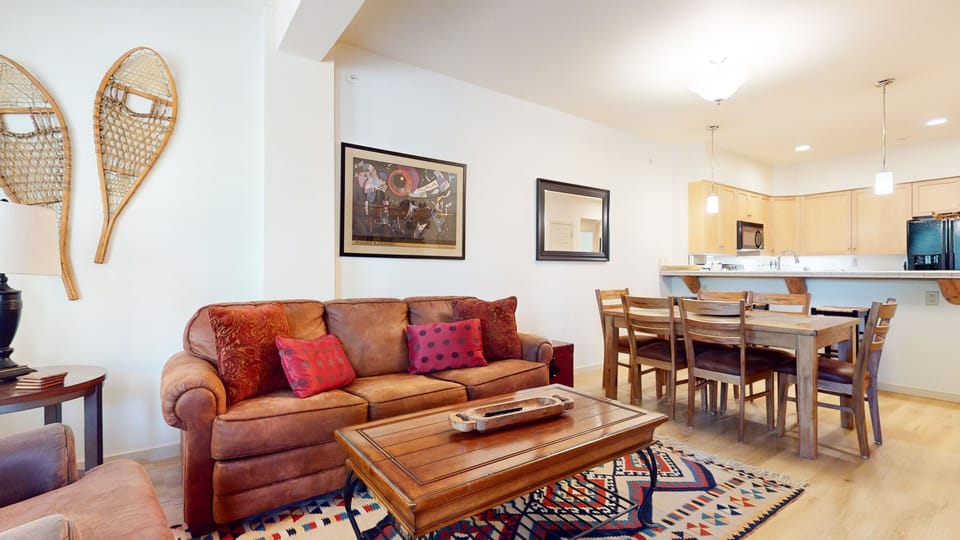 Home Decor, Furniture, Indoors, Living Room, Room