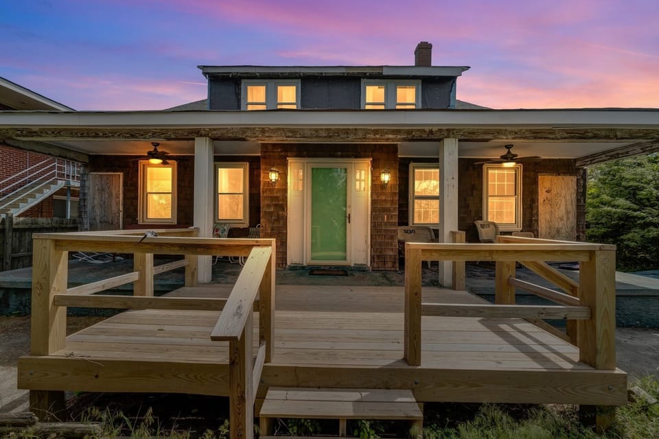 Building, Hardwood, Water, House