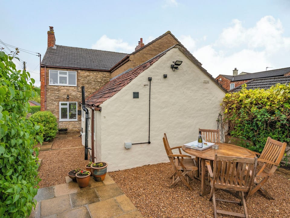 Sitting-out-area | Stonegarth, Snitterby