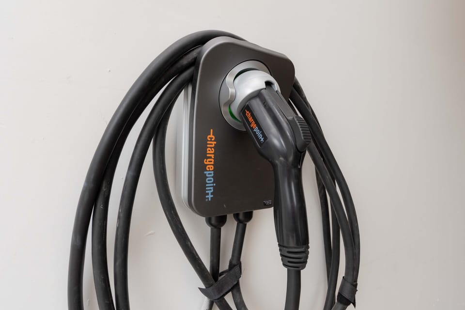 240 volt fast charging car charger