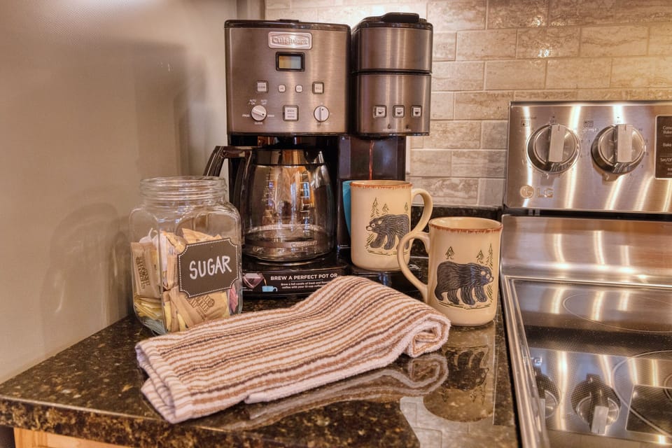 Coffeemaker works as a regular coffeemaker or Keurig!