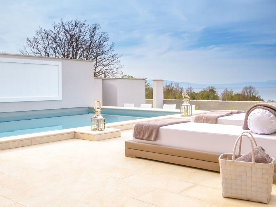 Water, Sky, Cloud, Property, Azure, Rectangle, Interior Design, Swimming Pool, Architecture, Shade