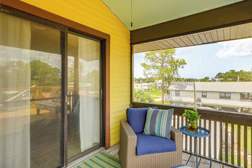 Screened-In Balcony