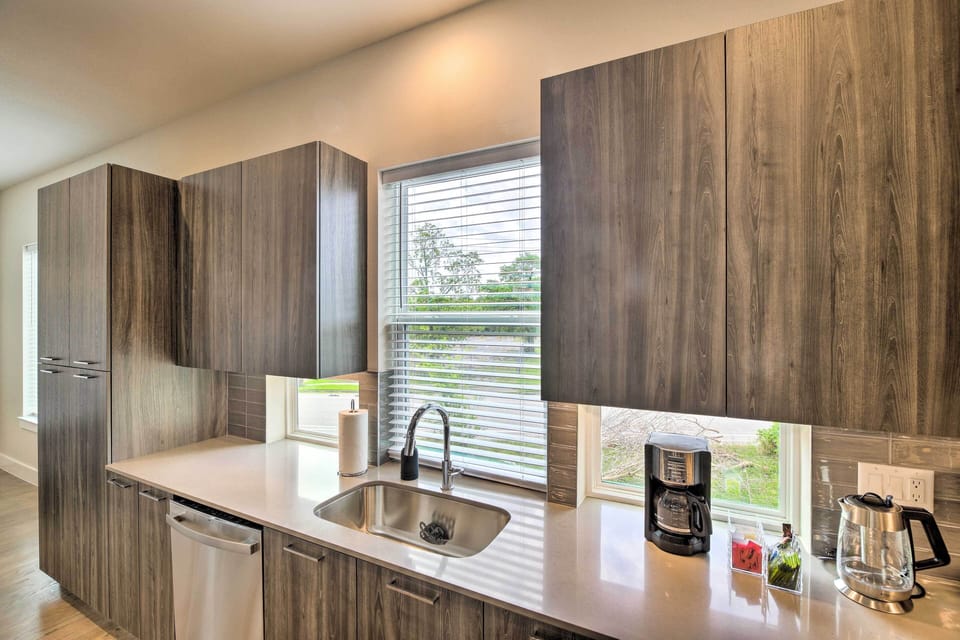 Fully Equipped Kitchen | Trash Bags & Paper Towels Provided