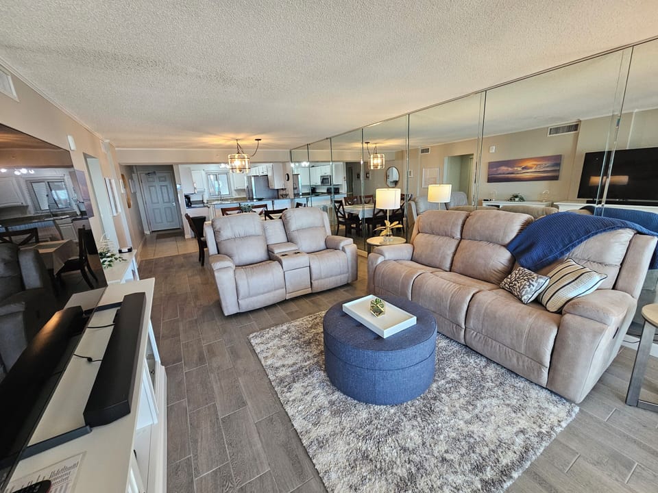 Living Area w/Reclining Sofas