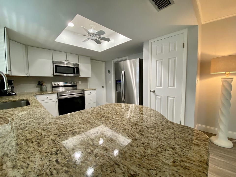 Eating bar in kitchen