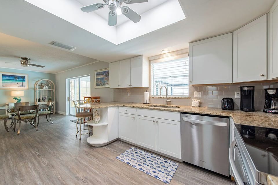 Beautifully new updated kitchen