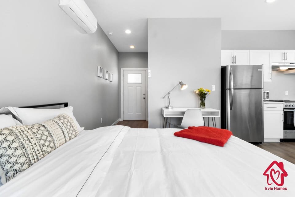 This ultra-modern Studio caters for 2 guests