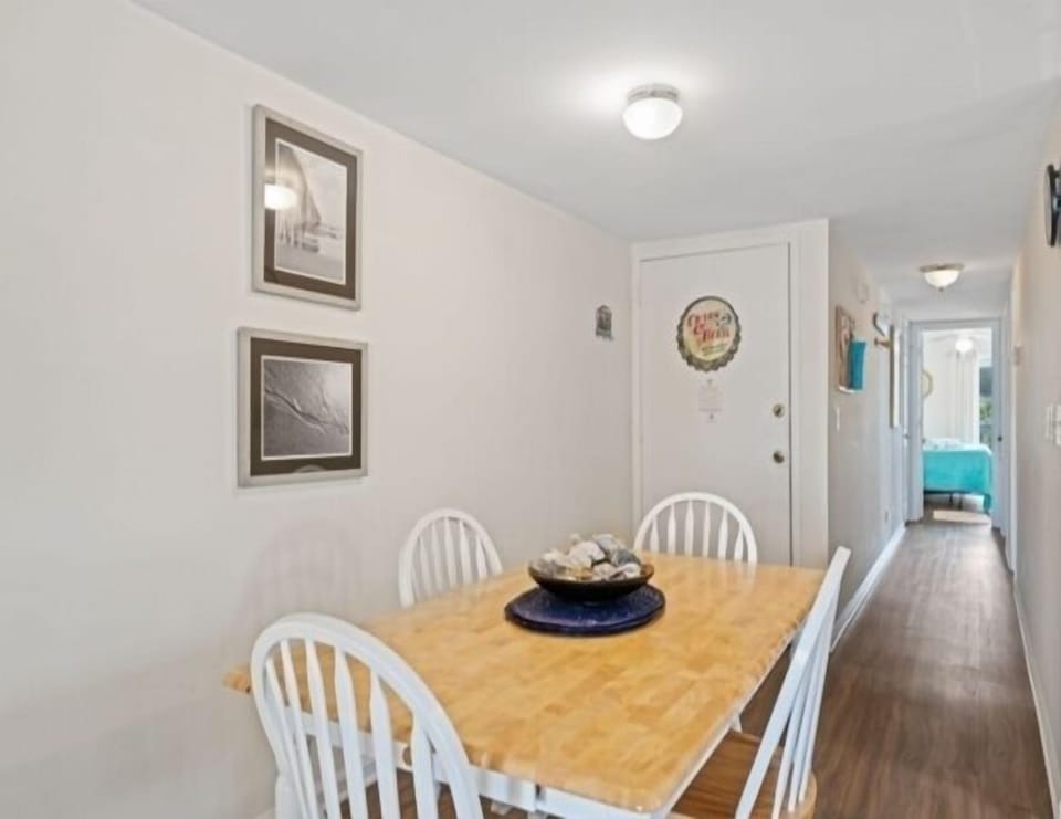 Dining Room, Dining Table, Furniture, Indoors, Table