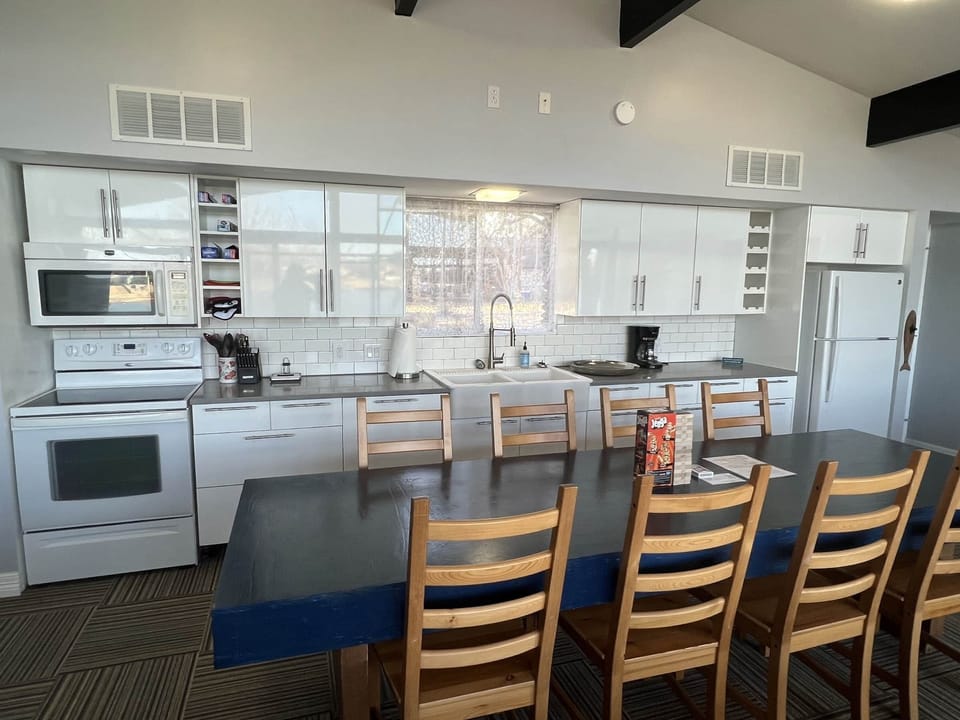 Kitchen and dining table
