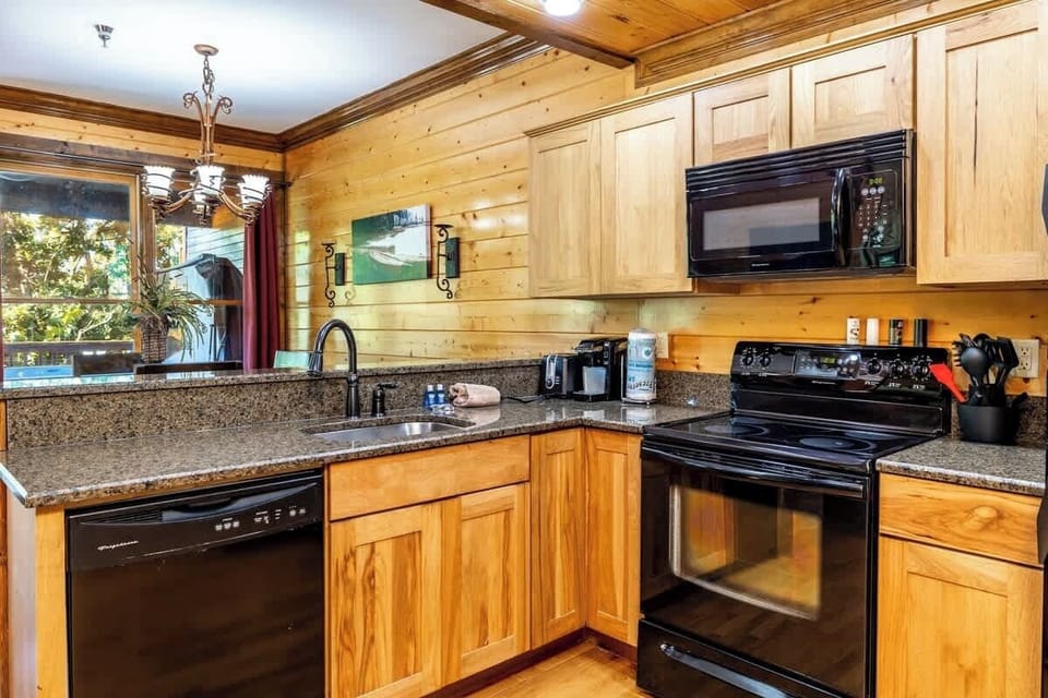 The recently renovated kitchen has all the appliances you need!  Full with all the essentials and a fridge, microwave, oven, dishwasher, coffee machine and toaster.