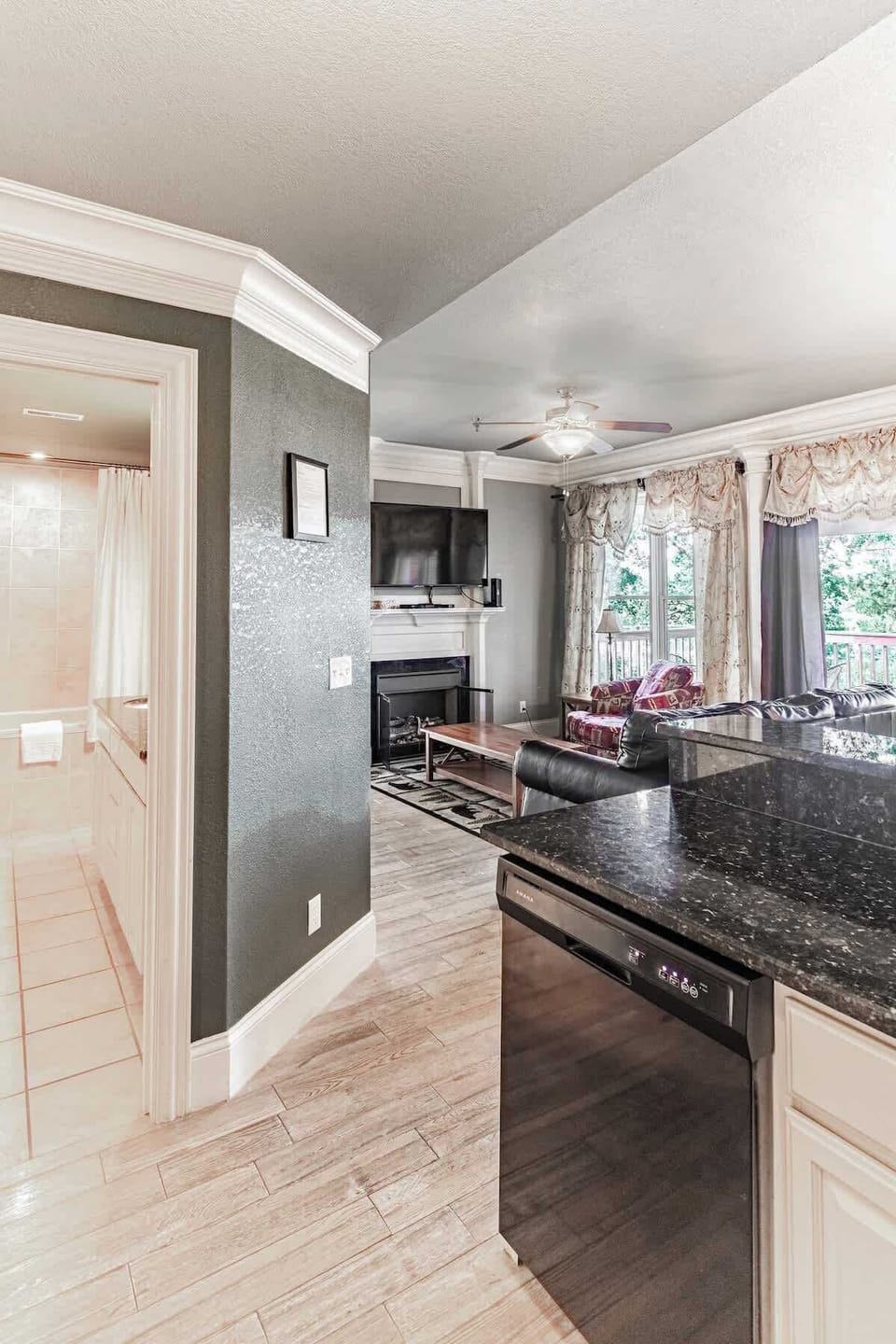 Living area, kitchen and bathroom are all close by
