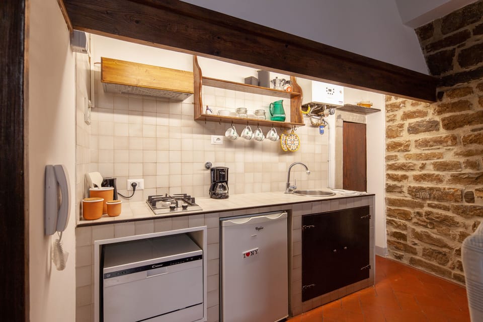 Kitchen wall in the sitting room w dishwasher