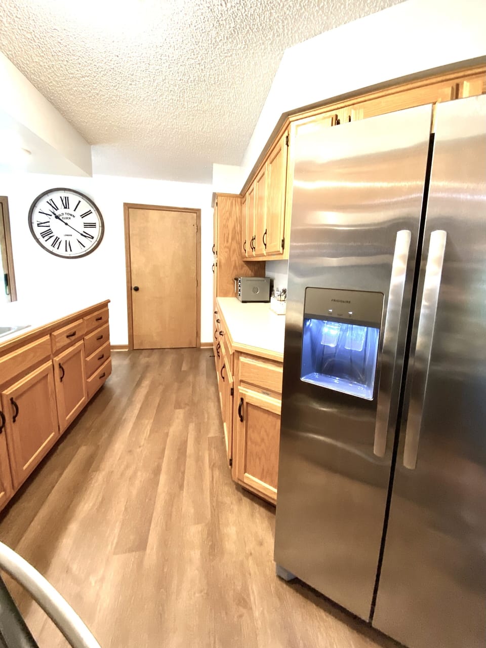 Equipped with Fridge, stove, microwave, dishwasher and small appliances.