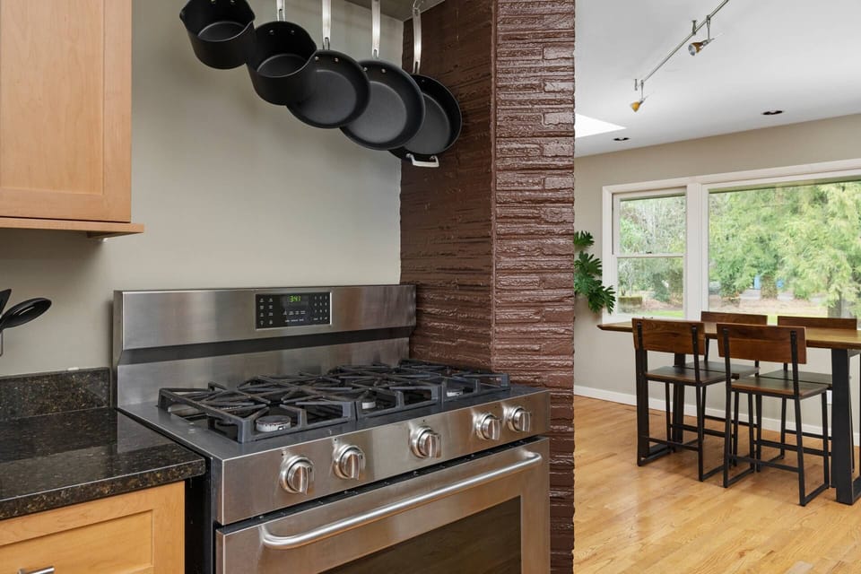 "The view is spectacular and the kitchen was well equipped with a very nice gas stove." - Caroline M.