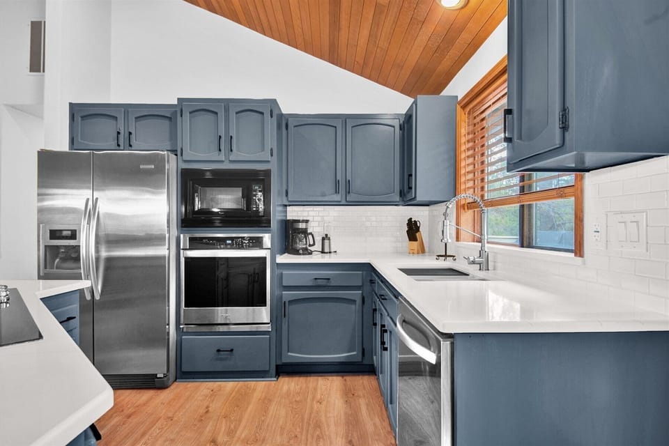 Updated Kitchen with Stainless appliances and 6 burner stove top