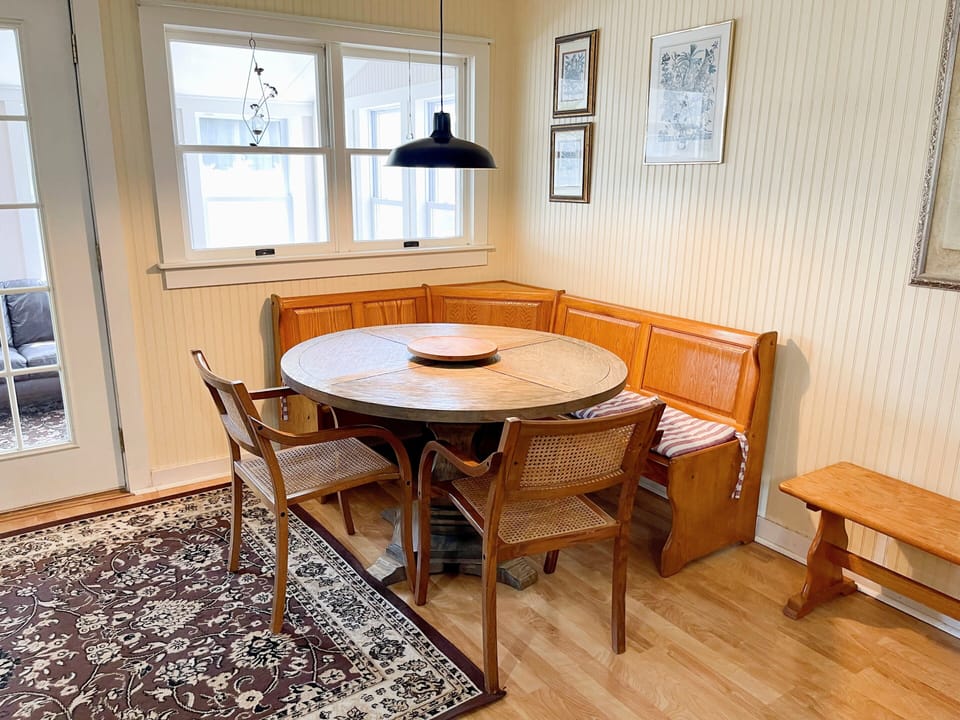 Kitchen (alternate view)