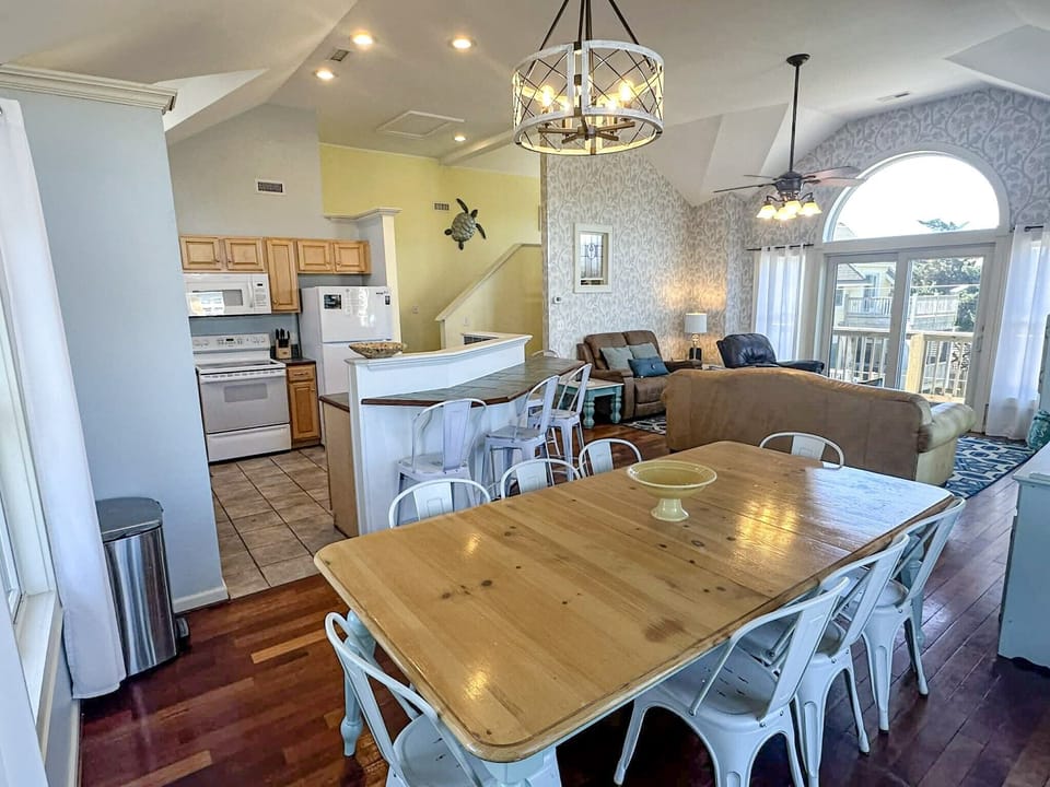 Overall Living Area (alternate view)