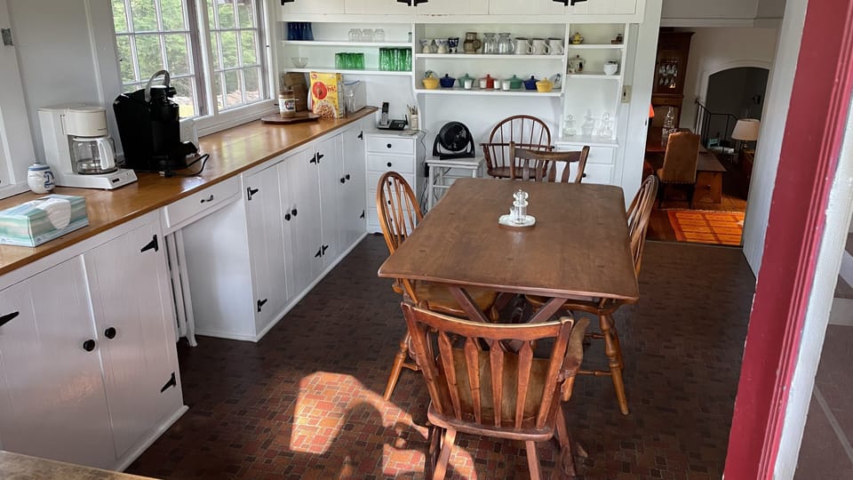 Full kitchen