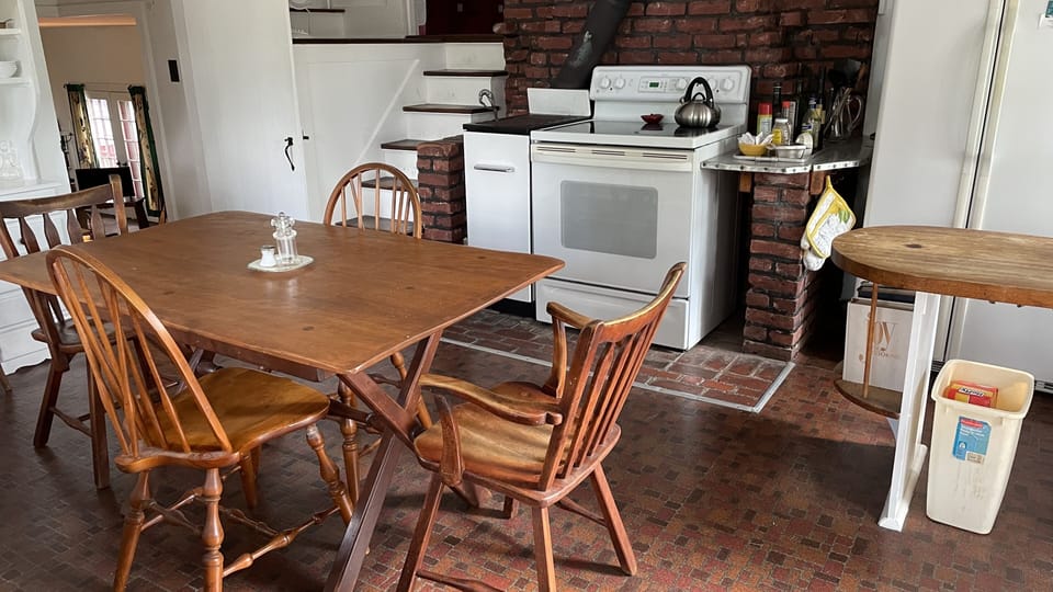 Full kitchen