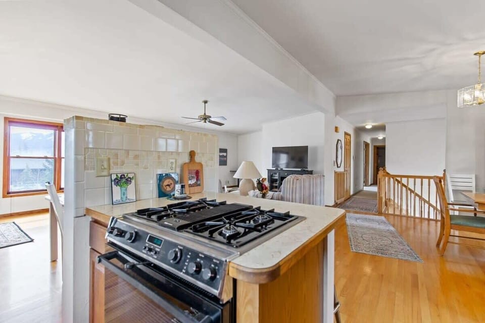 The kitchen stove nestled into the kitchen dining is adjoined by a bar with seating for two and a breakfast nook for four allowing for easy serving. The kitchen’s location is ideal for access from the dining and living areas.