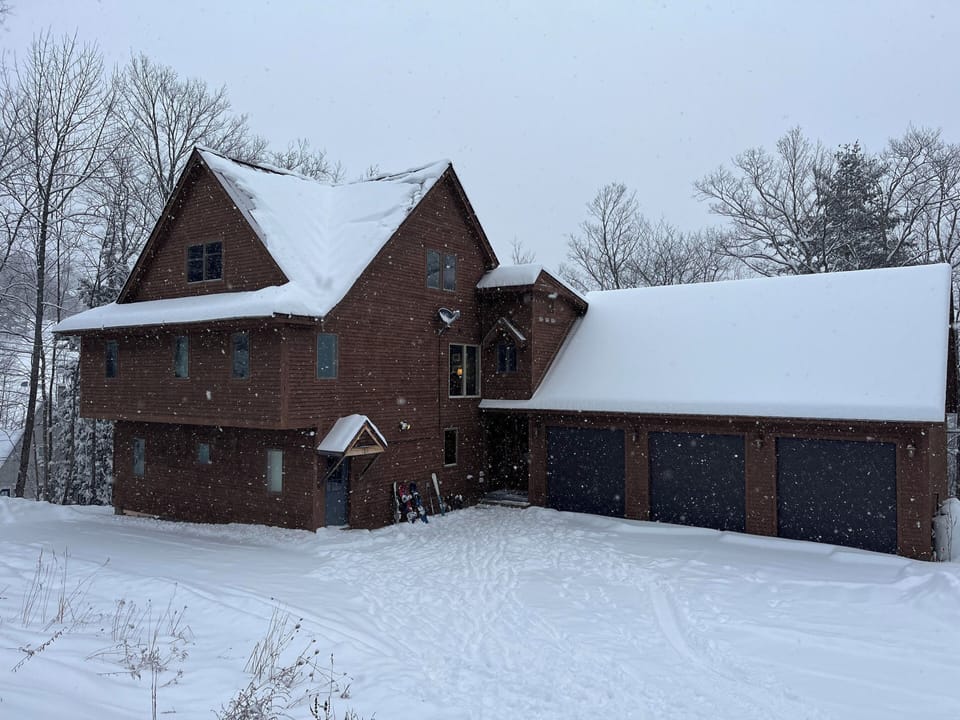 Great family house! Short walk to Sachem Trail, come in for lunch!