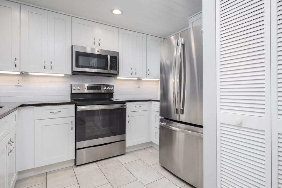 Fully Equipped Kitchen with Stainless Steel Appliances
