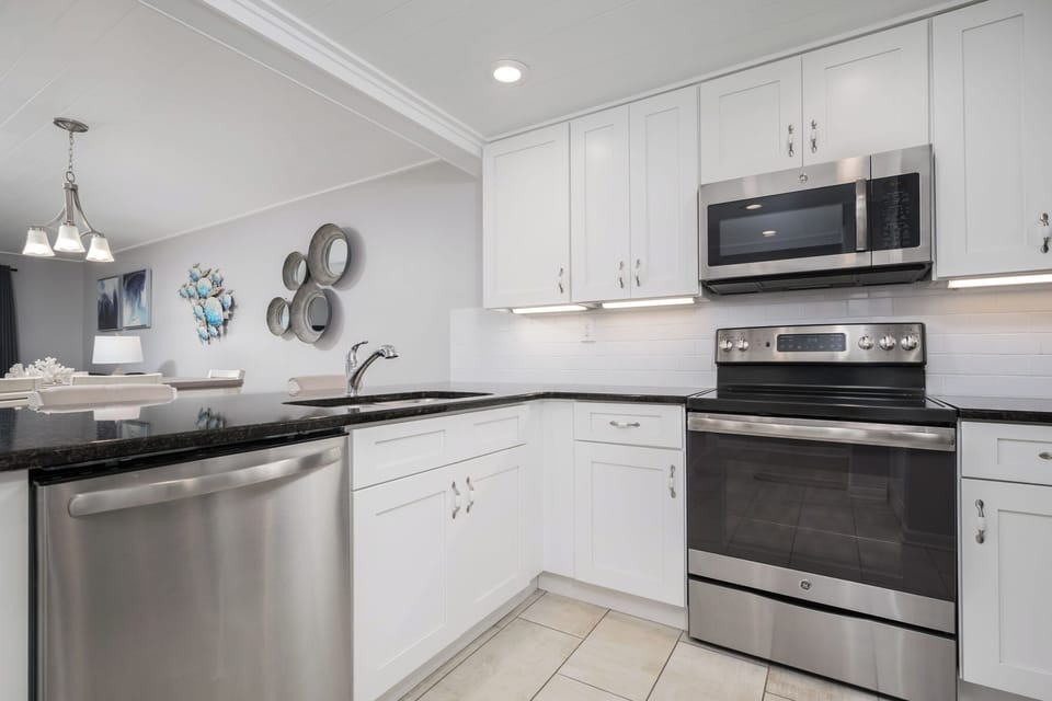 Modern Fully Equipped Kitchen