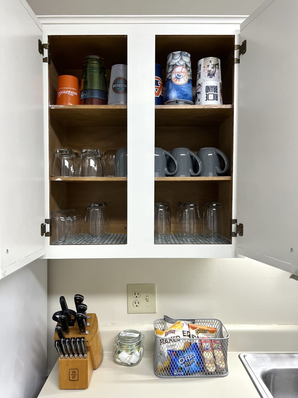 Glassware. 