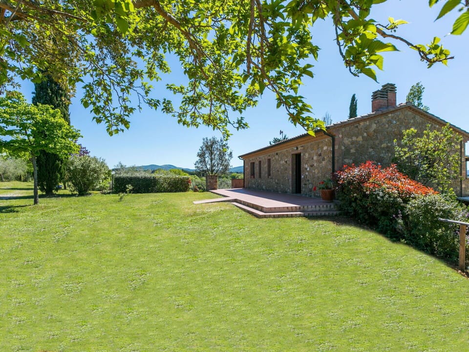 Water, Table, Tableware, Property, Sky, Furniture, Building, Window, Blue, Chair