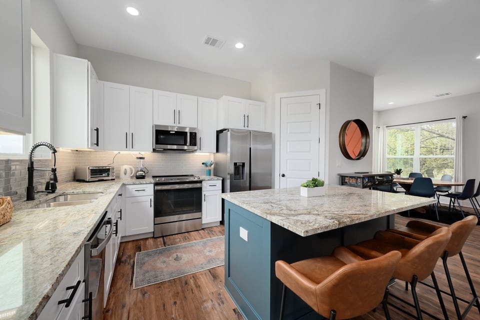 You'll have everything you need to cook in this well stocked kitchen.