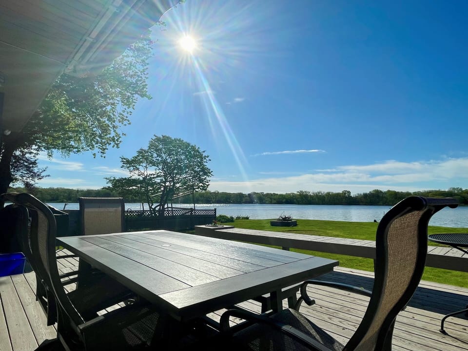 Back deck that overlooks the lake