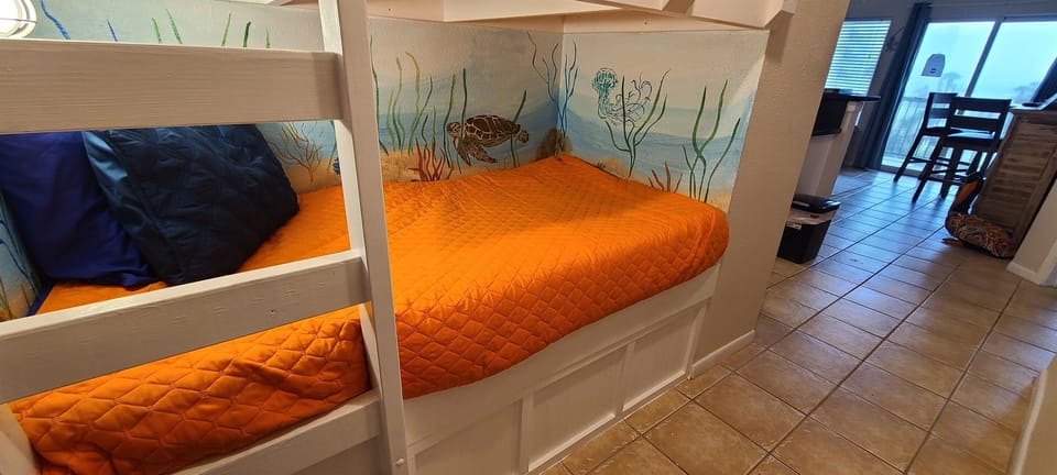 Bunks in hall near den & bedrooms