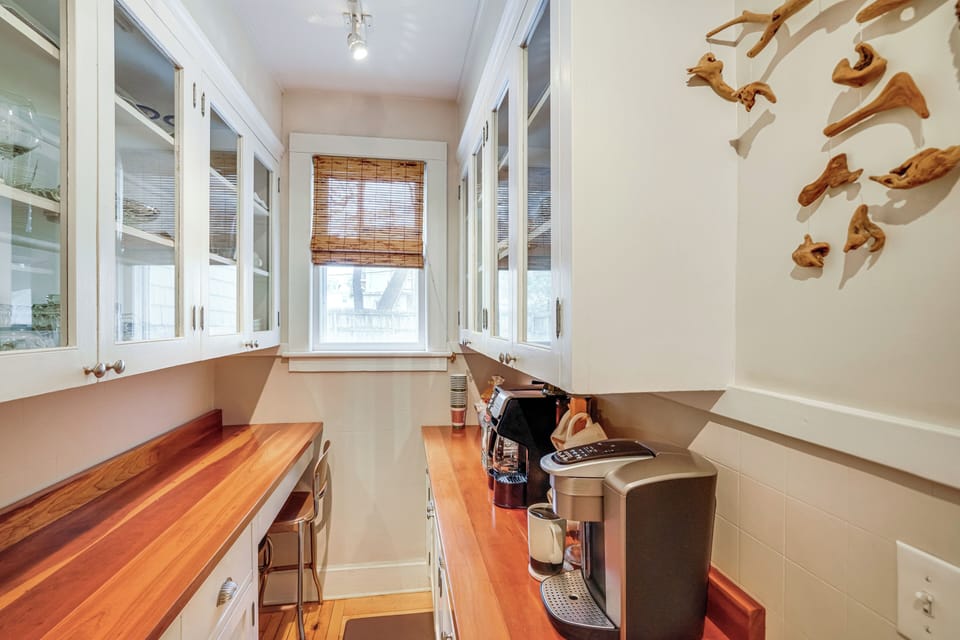 Butler's Pantry | 1st Floor | Keurig & Drip Coffee Makers