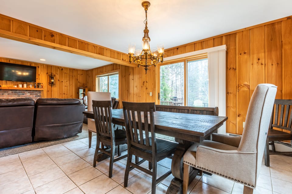Large dinning room table, open to the kitchen and living room