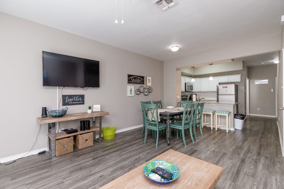 Open concept living, dining and kitchen area to make new memories