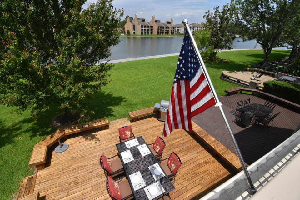 When was the last time you enjoyed breakfast or dinner on the water?