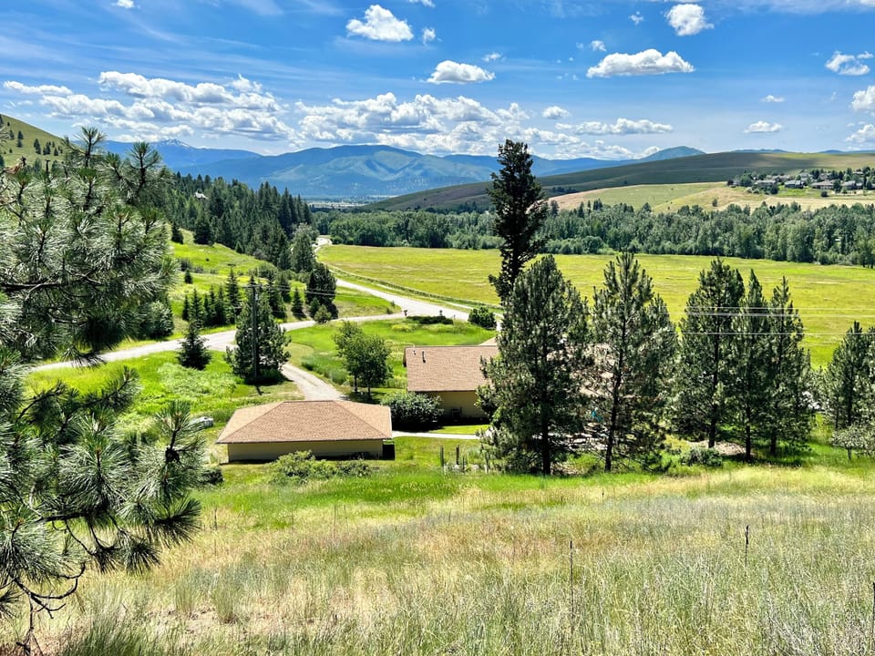 Country-like setting just 5 minutes from town!
