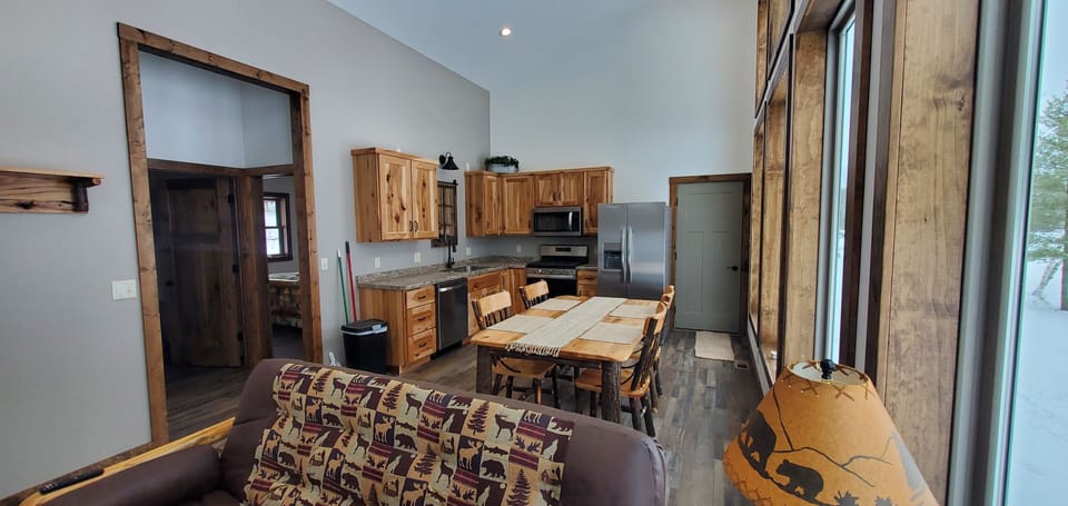 Shore View Cabins - Cabin 2 interior