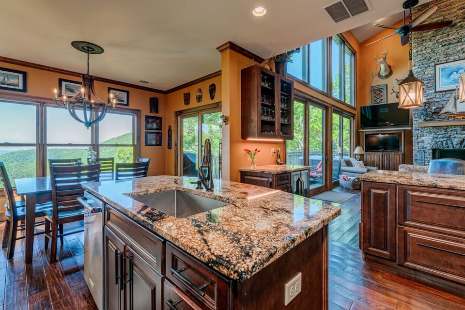 Fully Euipped Gourmet Kitchen