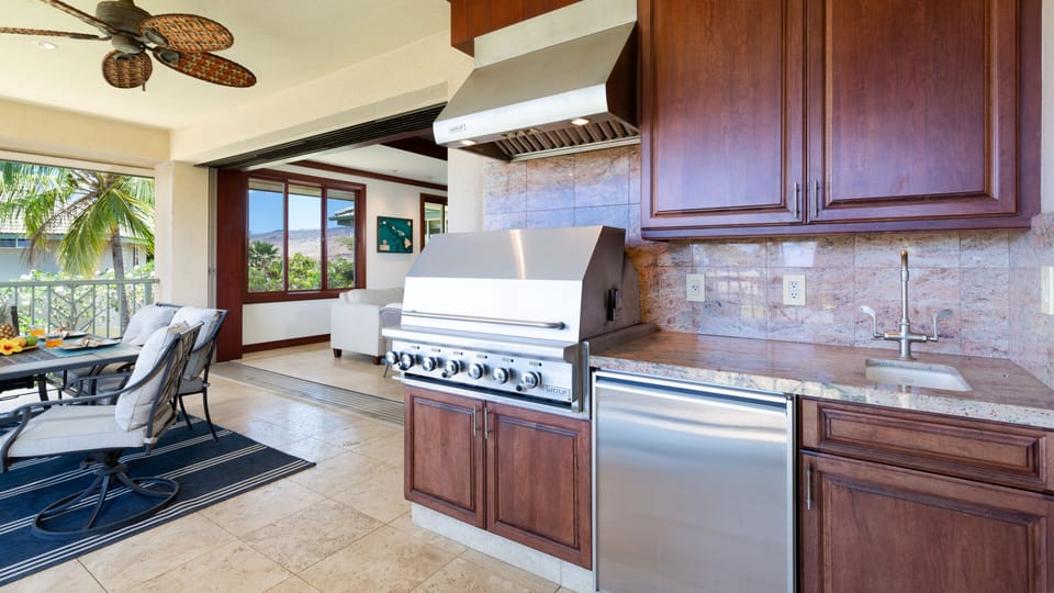 Enjoy grilling the catch of the day or fresh veggies from the Waimea farmers market on private grill