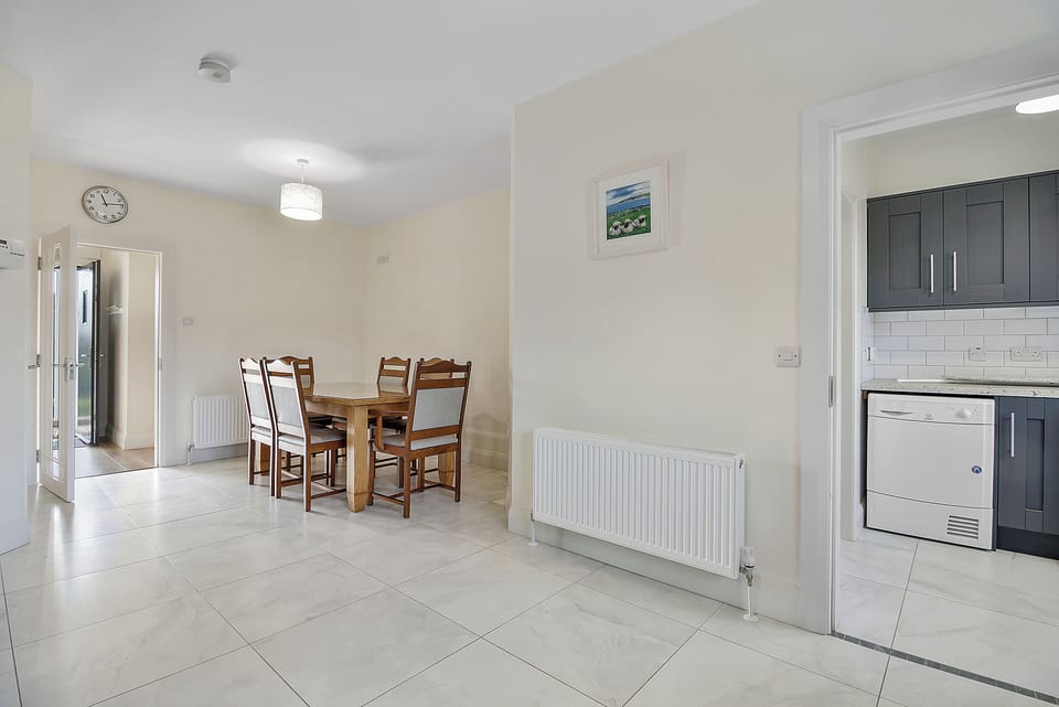 6-seater dining area