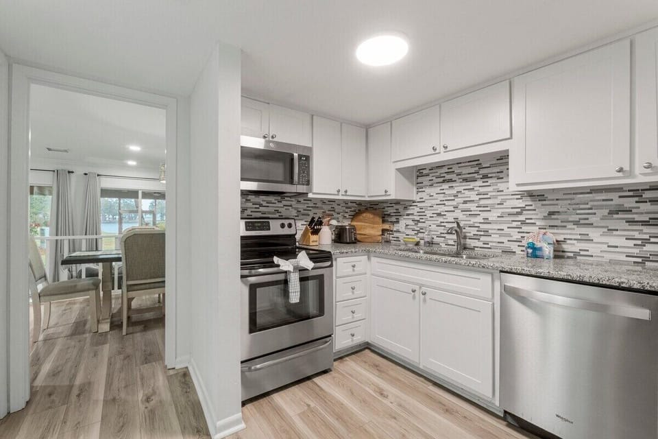 Full kitchen
