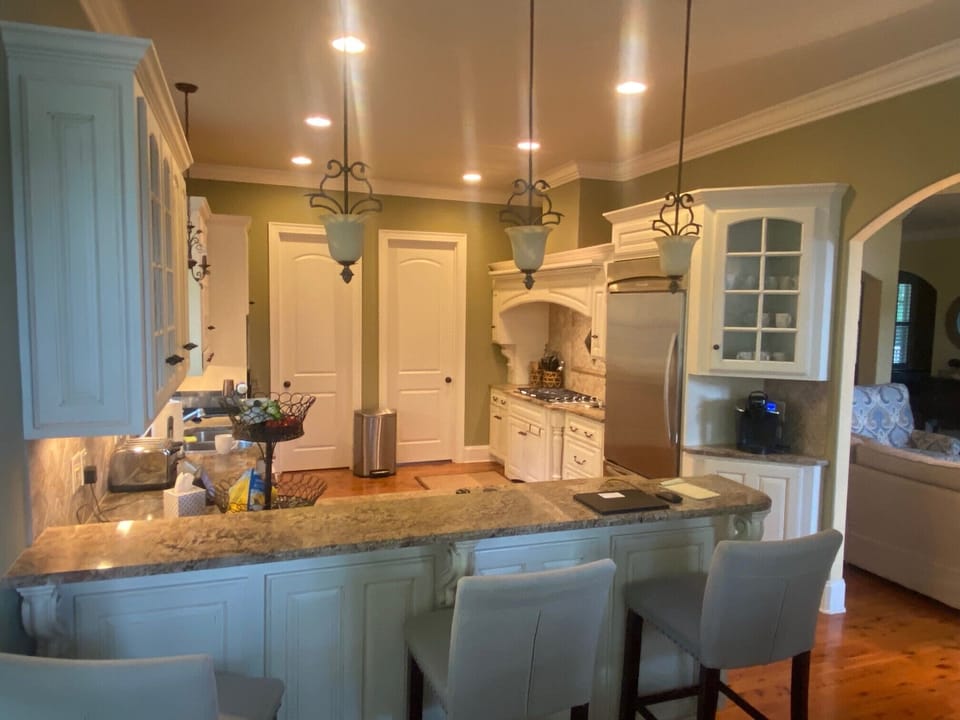 Well equipped kitchen, gas cookstove, microwave, keurig coffee maker
