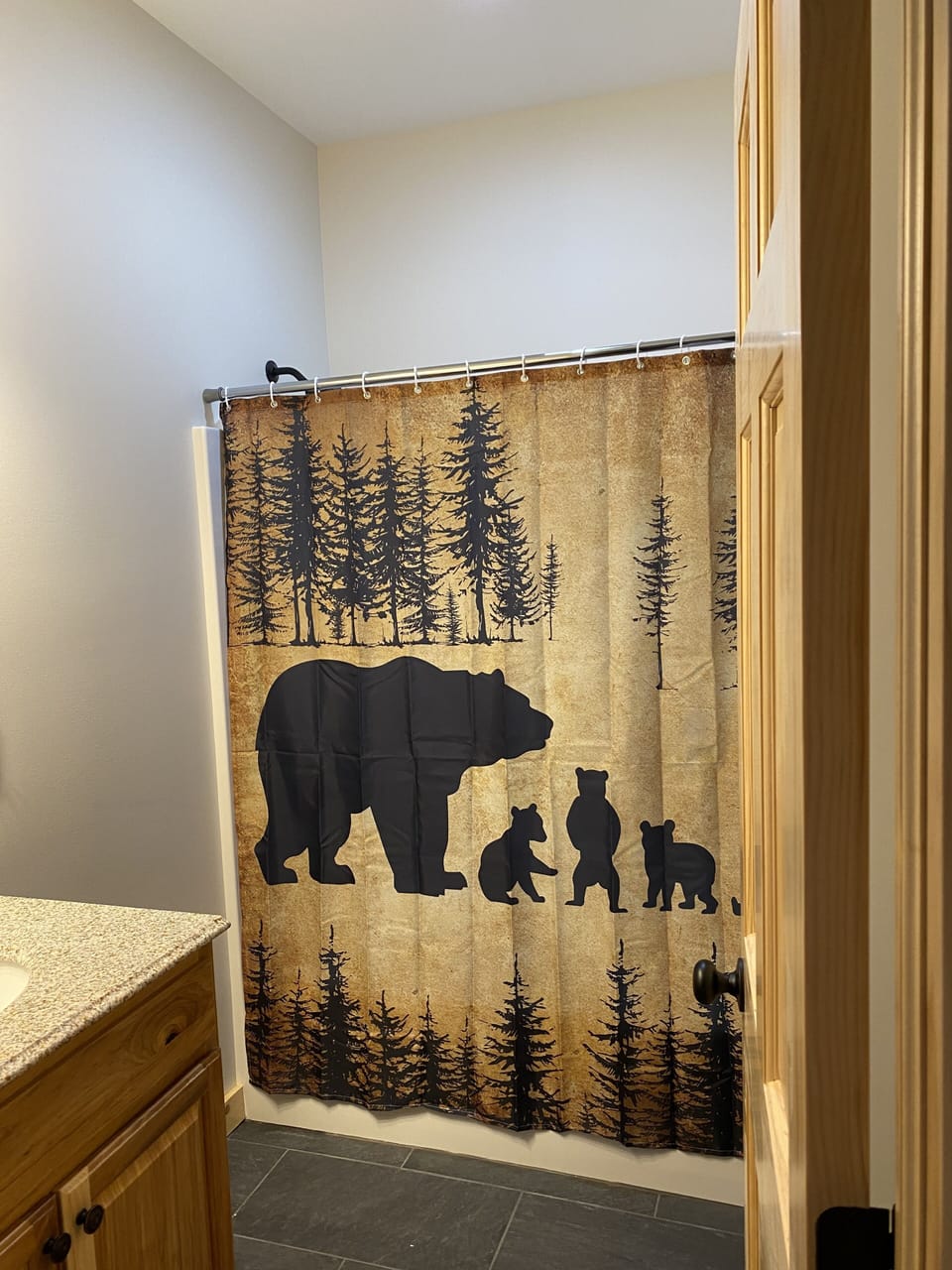 Basement bathroom wiht tub