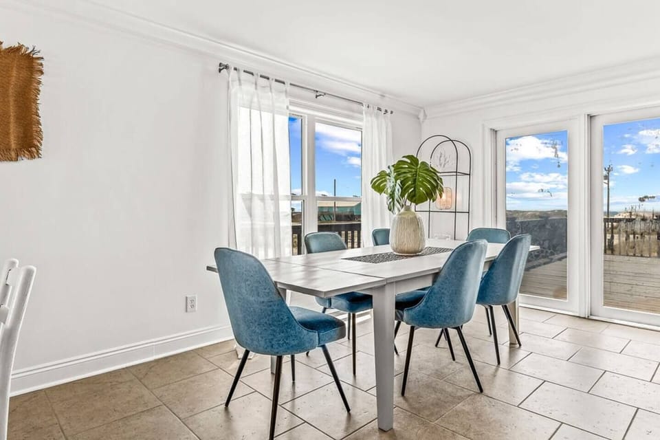 Spacious Dining Area