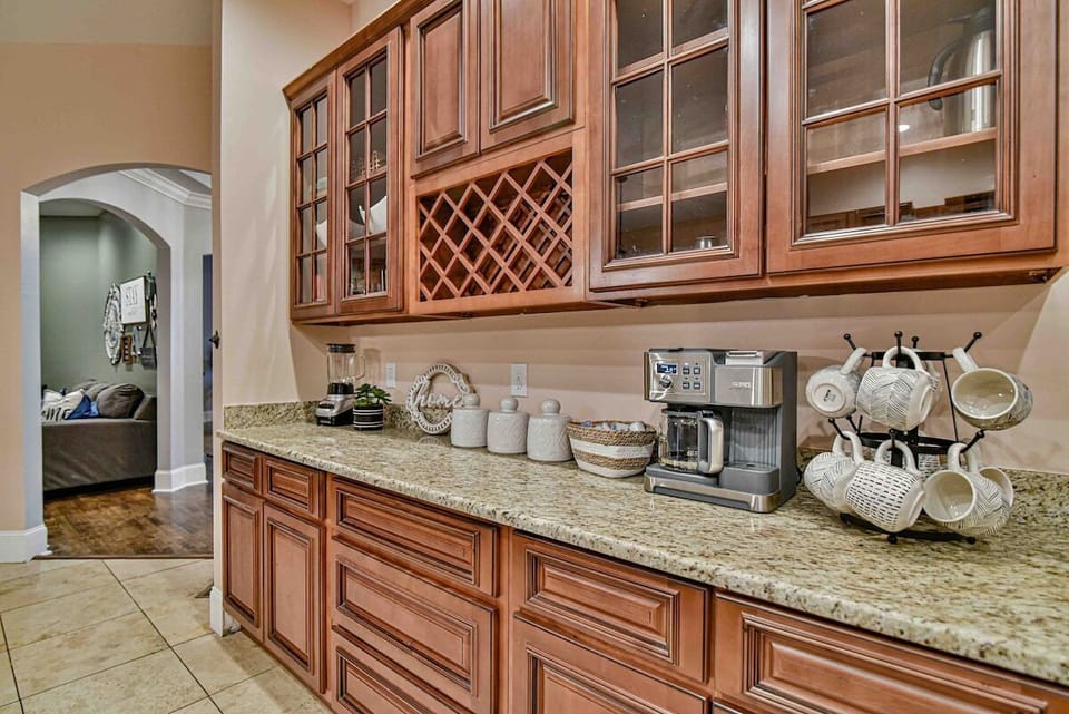 Full kitchen